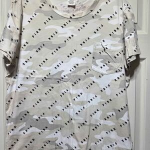 Victoria's Secret PINK Large gray camo short sleeve pocket tshirt like new